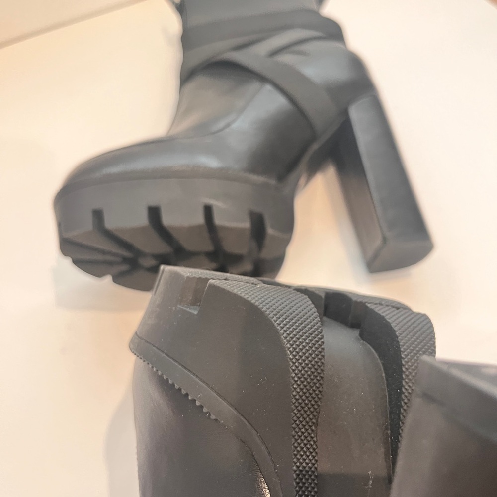 Amazon Essentials Black Heeled Boots - Picture 2 of 7